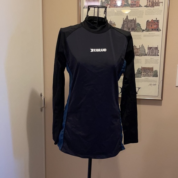 2 Pack Rash Guards - Picture 2 of 8